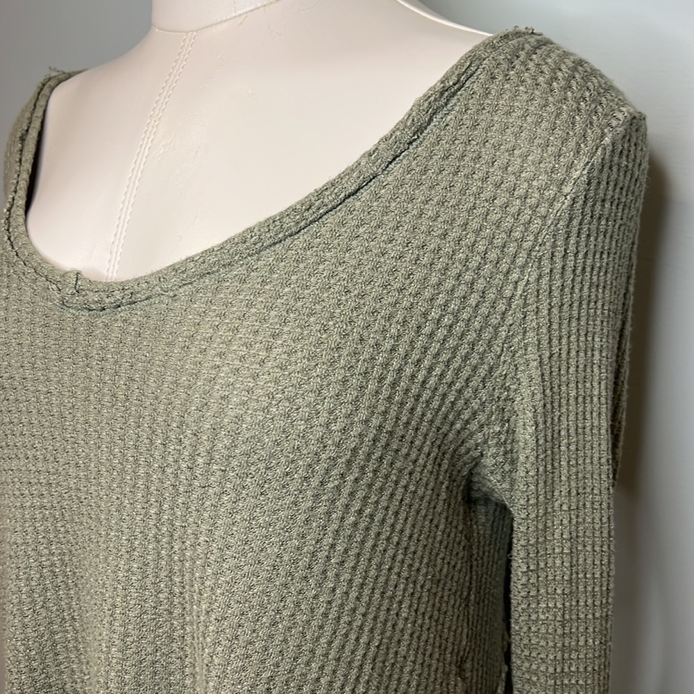 Women’s Green Long Sleeve Shirt - Picture 3 of 9